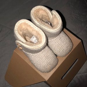 Infant Uggs. Girls Size 4/5